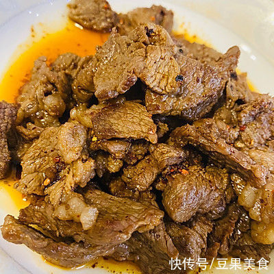 炒烤肉|「新疆炒烤肉」十分钟开吃，要的就是这个家常口儿