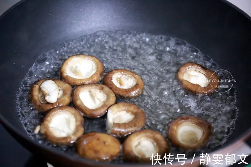 包子|纯素馅大包子，鲜嫩多汁，比肉的还香，一次多蒸点，早餐也有了