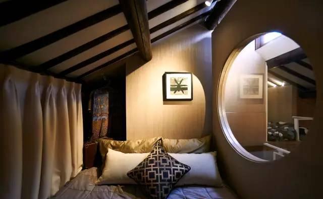 爷爷奶奶|三代6口人挤24㎡弄堂房，28岁侄子与姨妈同卧，因怕苦从不工作