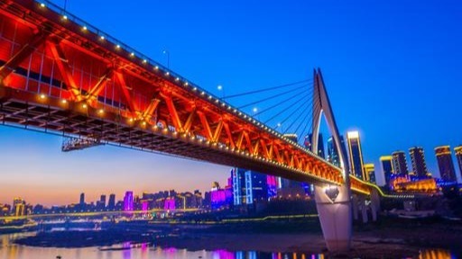 这著名的“美女之城”, “美女”和“火锅”是其两张闪亮的名片