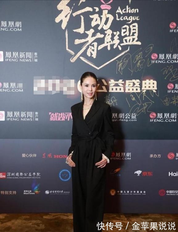 黑色 奔四奔五的女人，要学会怎样穿搭黑色，简约高级样样行！