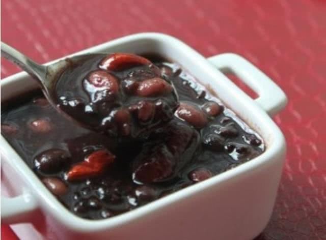 黑豆|女人白发多不用慌, 平时多吃这几样, 不用染白发慢慢变黑发