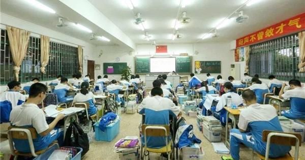 录取|全国唯一的坚持手写录取通知书的大学，书法家亲自书写，值得珍藏