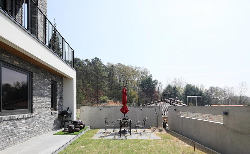 西厨|打拼30年，奖励一套337㎡别墅，门前大院子好享受，退休生活惬意