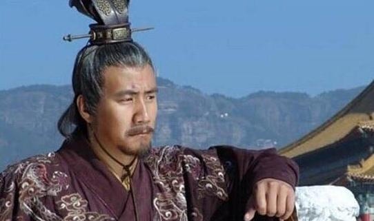 临走|朱元璋逃亡到寡妇家，临走寡妇问怀了怎么办朱元璋给她一件信物