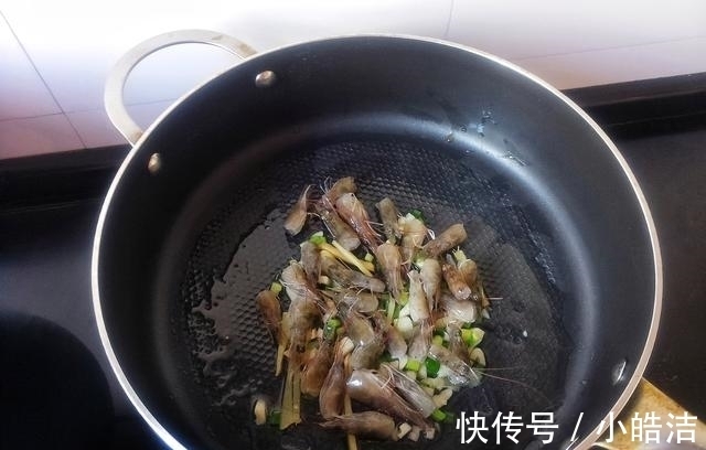 内酯豆腐|虾仁豆腐汤直接下锅煮就错了,多加这一步,汤头鲜香十足,味道好