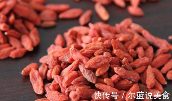 好处|每天睡前吃几粒枸杞，坚持一个月后，除了降压降糖，还有3大好处