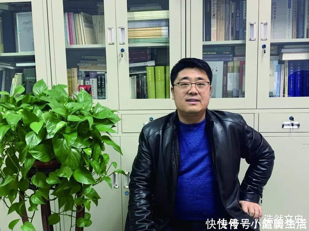 玉矿|考古学者夜市见一玉,花一年说服摊主带路,终发现四千年玉矿遗址