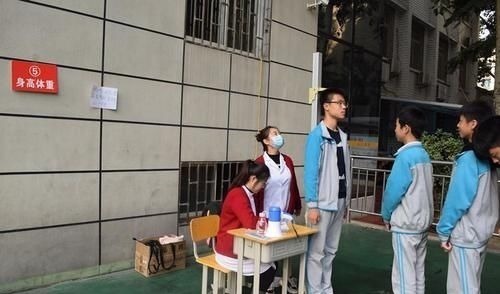 身高表|初高中学生身高表出炉,达到这个数才算合格,你家娃拖后腿了吗?