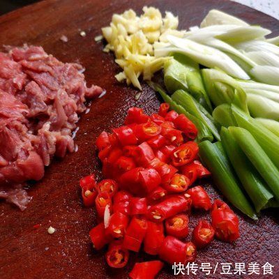 浓郁|#少盐饮食 轻松生活#微辣、葱香浓郁，羊肉香嫩不膻的葱爆羊