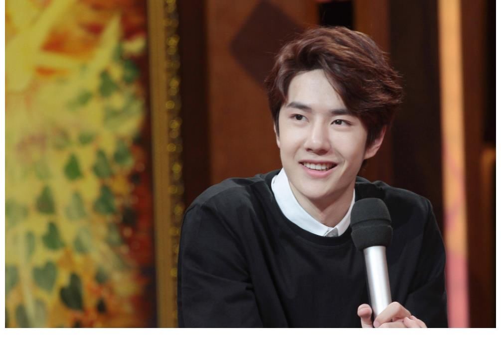 “九漏之鱼”王一博,学历被举报退出主持,搭戏赵丽颖引粉丝互撕