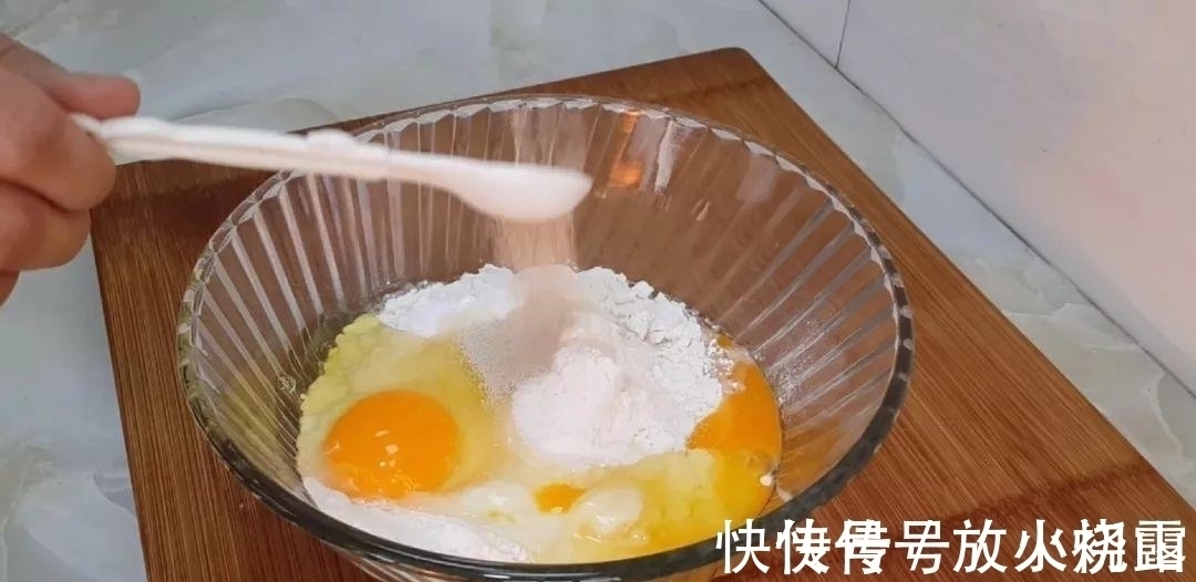 面粉这样做才好吃, 不用烤箱, 不用黄油, 也能做出拉丝面包, 超香