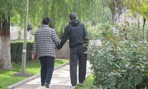 人类 地月距离约38万公里,以正常的步行速度,需要多久才能走完?