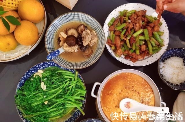 和儿子的晚餐,三菜一汤,花了90元,有人评论太奢侈