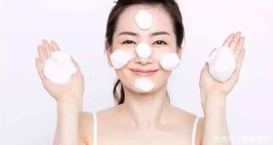 粗糙|伤脸的5个洗法,越这样洗,皮肤粗糙不水润,毛孔会粗大