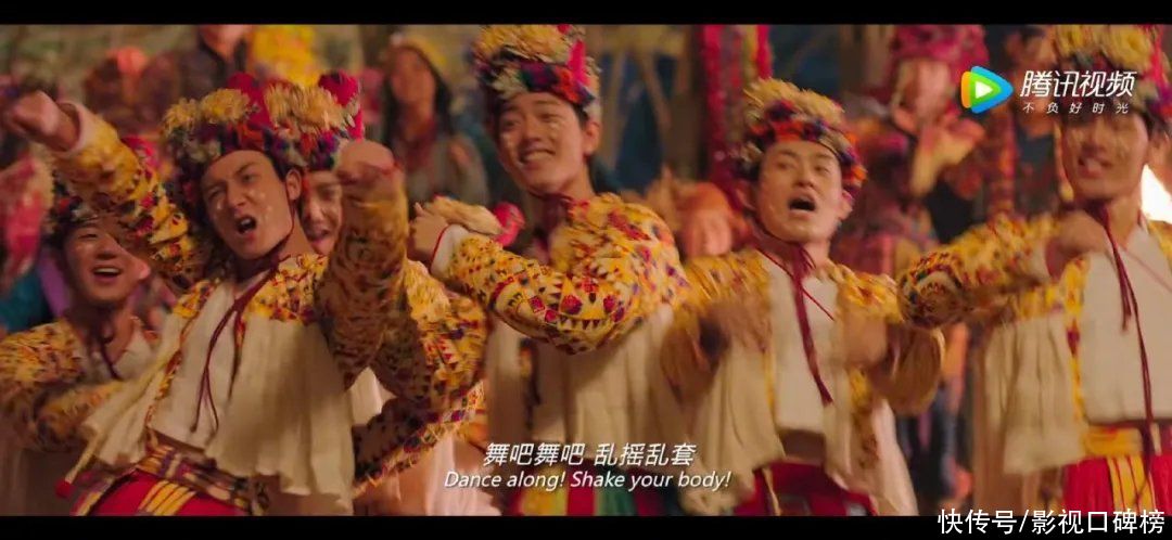 王一博|当红明星有哪些心酸的龙套史？王一博造型雷人，肖战充当背景板