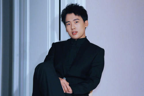 蹭完爹的热度,又开始蹭儿子郭麒麟被喊话限期退出《最强大脑》