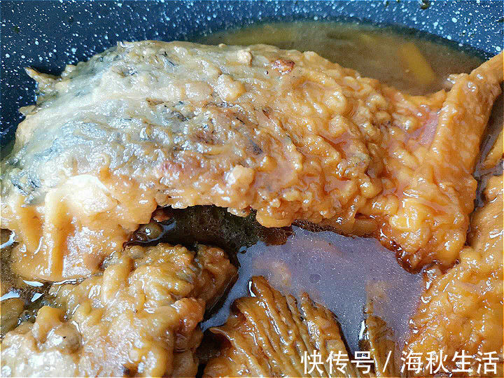 无论炖啥鱼,别再加酒加醋试试这样做,鱼肉更嫩更入味,还不腥