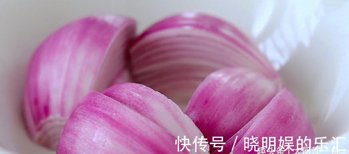 鸡蛋饼|洋葱又出新吃法啦,好看好吃又解馋,炎热的夏季吃正合适