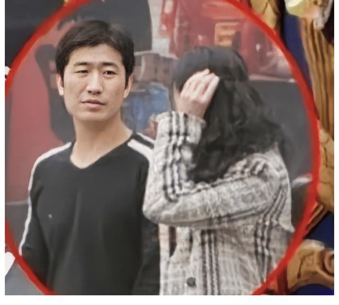 54岁周海媚晒近照 皮肤紧致似少女 至今单身不结婚 全网搜