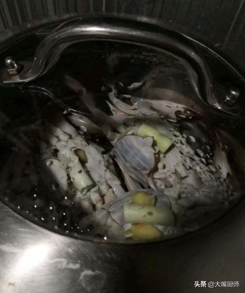 清蒸梭子蟹|8月该吃梭子蟹了，清蒸牢记4点，饱满紧实不掉腿，营养鲜美不流黄