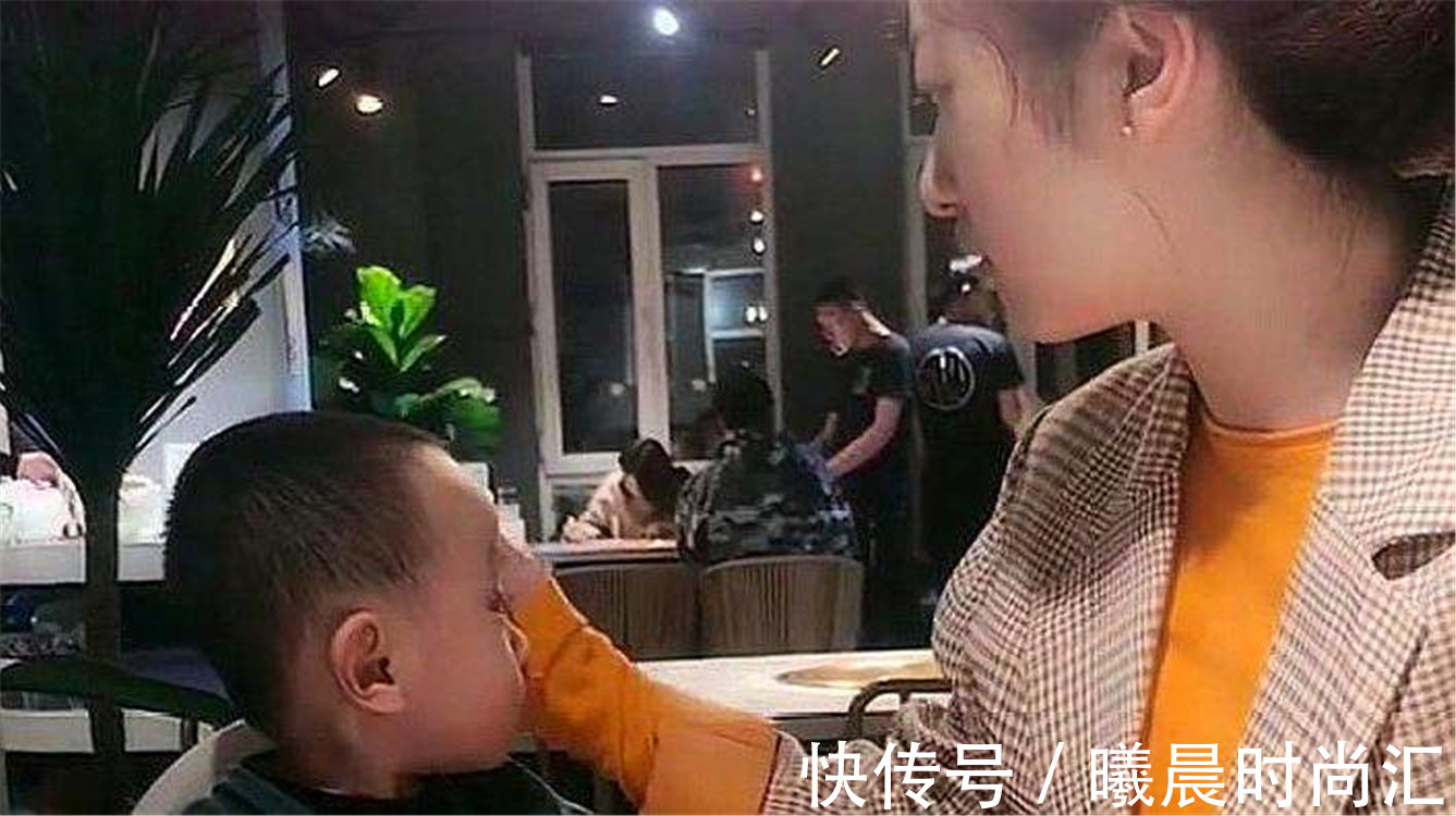 小美的|24岁姐姐和4岁弟弟打架,姐姐一脸委屈哭诉告状,弟弟却云淡风轻