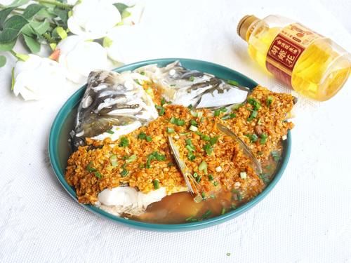  好吃|剁椒鱼头，别再直接上锅蒸啦，学会这个方法，鱼肉鲜嫩，好吃不腥