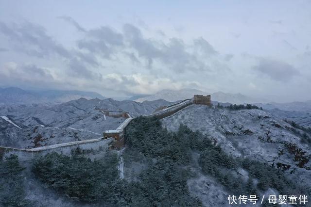 长城|惊艳！金山岭长城迎初雪，银装素裹共长天一色！