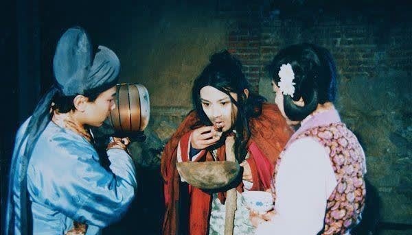 后台!贾家败落一穷二白,甄家为何直到败落都富得流油?后台太硬