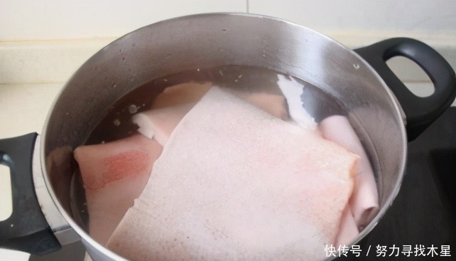 五香卤牛肉怎么做?比例和配方告诉你,牛肉红润油亮,酥烂鲜香!