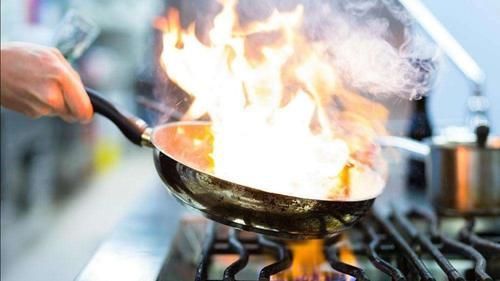 炒肉时,千万不要直接下锅饭店大厨用这个方法,立刻又香又嫩