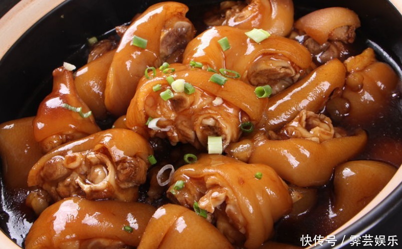 焖猪蹄时,直接下锅煮是大错特错,多加1步,猪蹄软糯入味无腥味
