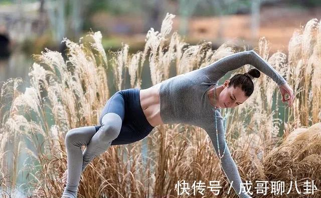 小姐姐|瑜伽6年，她把生活过成了诗，每一张瑜伽照都美到极致