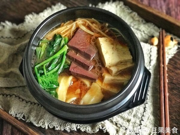 尝尝这道#福气年夜菜#大酱火锅，生活赛过活神仙