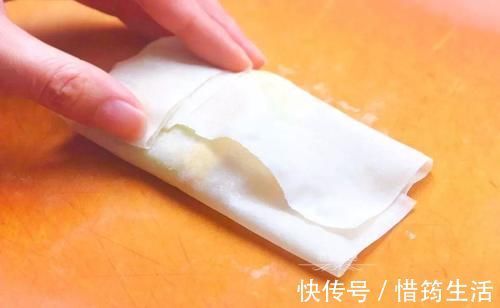 不用揉面,这菜做的饼真香,忍不住吃光了一大盘!