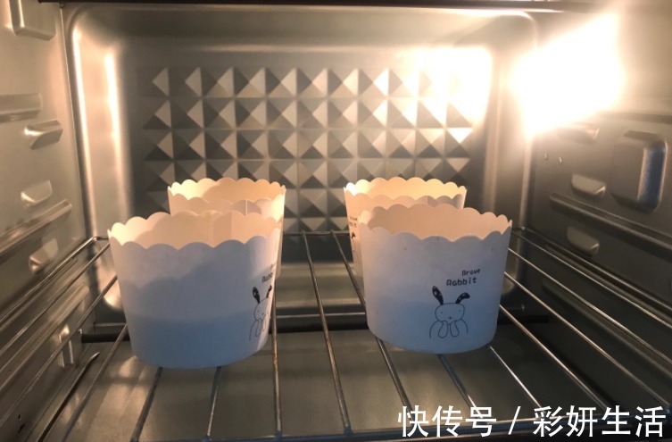 葡萄干|非常简单的小点心，酸奶糯米糕，甜而不腻，吃了还想吃
