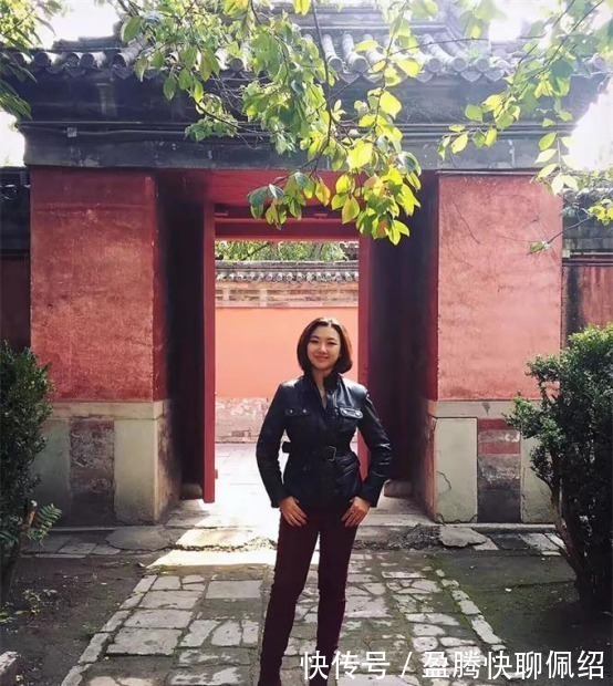 清华大学#清华才女刘思麟:因和爱因斯坦“合照”走红,后来去故宫修缮文物