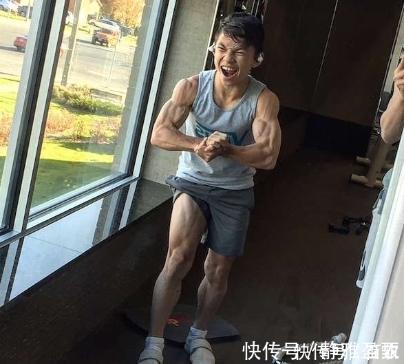 男孩|美国15岁男孩沉迷健身练成一身肌肉,大家却都为他这个隐忧担心!