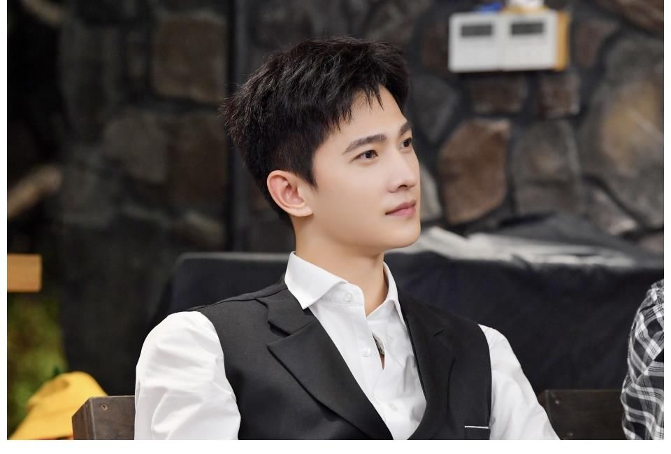 杨洋亮相《青春环游记》第三季 携手开启环游新旅程