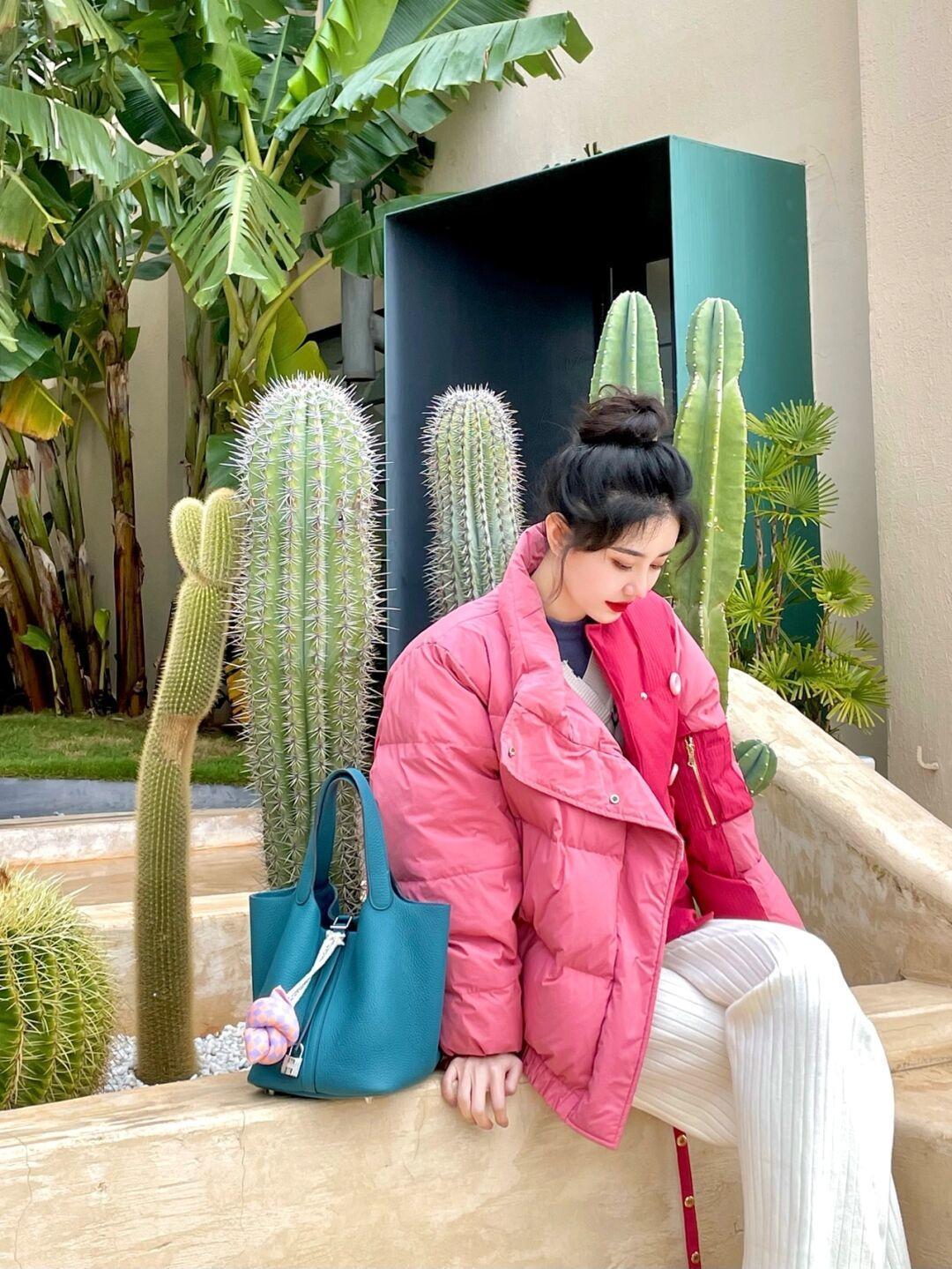 百搭 今年流行羽绒服搭配针织裤,穿上身百搭又时尚!