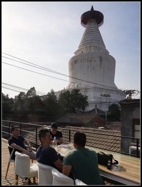 津门网吴强：《光影四九城》之二十一白塔寺边