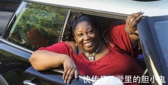 民族服饰|英国女相扑国手,体重406斤,曾花900万招上门女婿,43岁无人敢娶