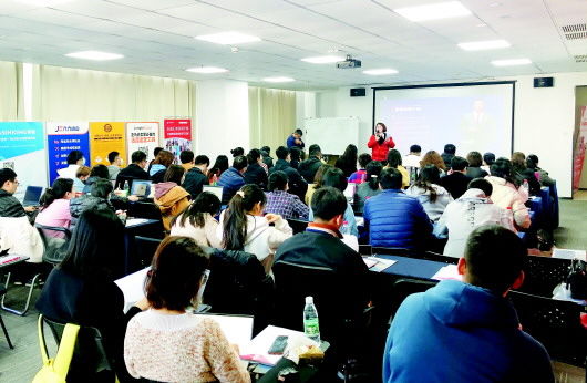 转型跨境电商 年均300%增长！青岛外贸企业打造数字出海之路