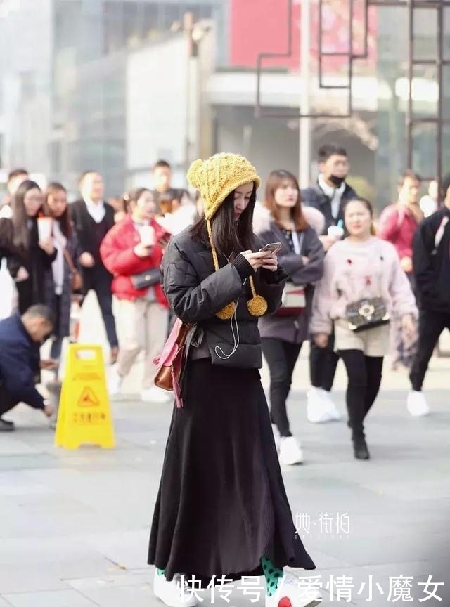 冬天|街拍,冬天穿裙子,羽绒服搭起来!