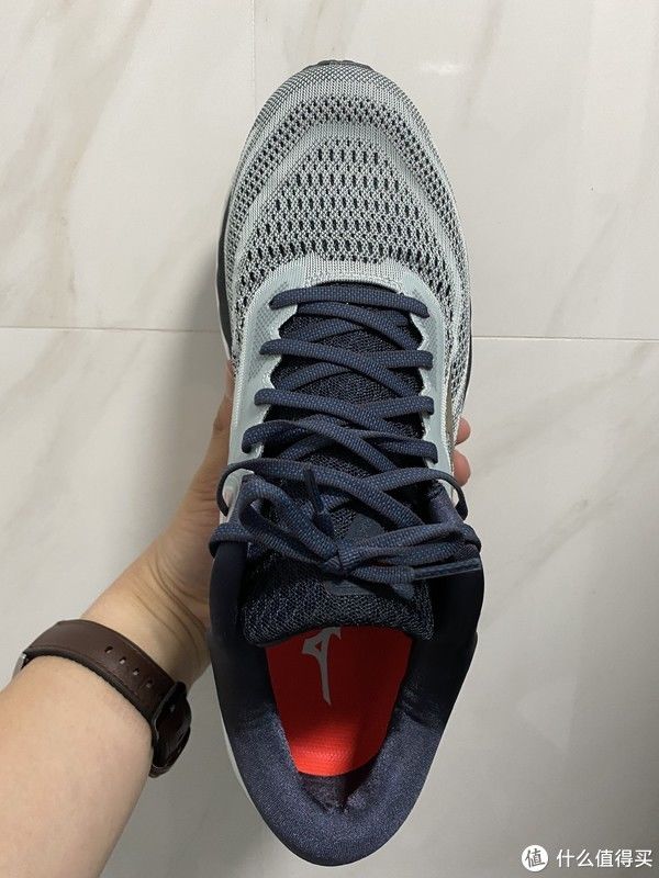 美津浓男士w优缺点明显的跑鞋——美津浓男士WAVE SKY 4缓震慢跑鞋