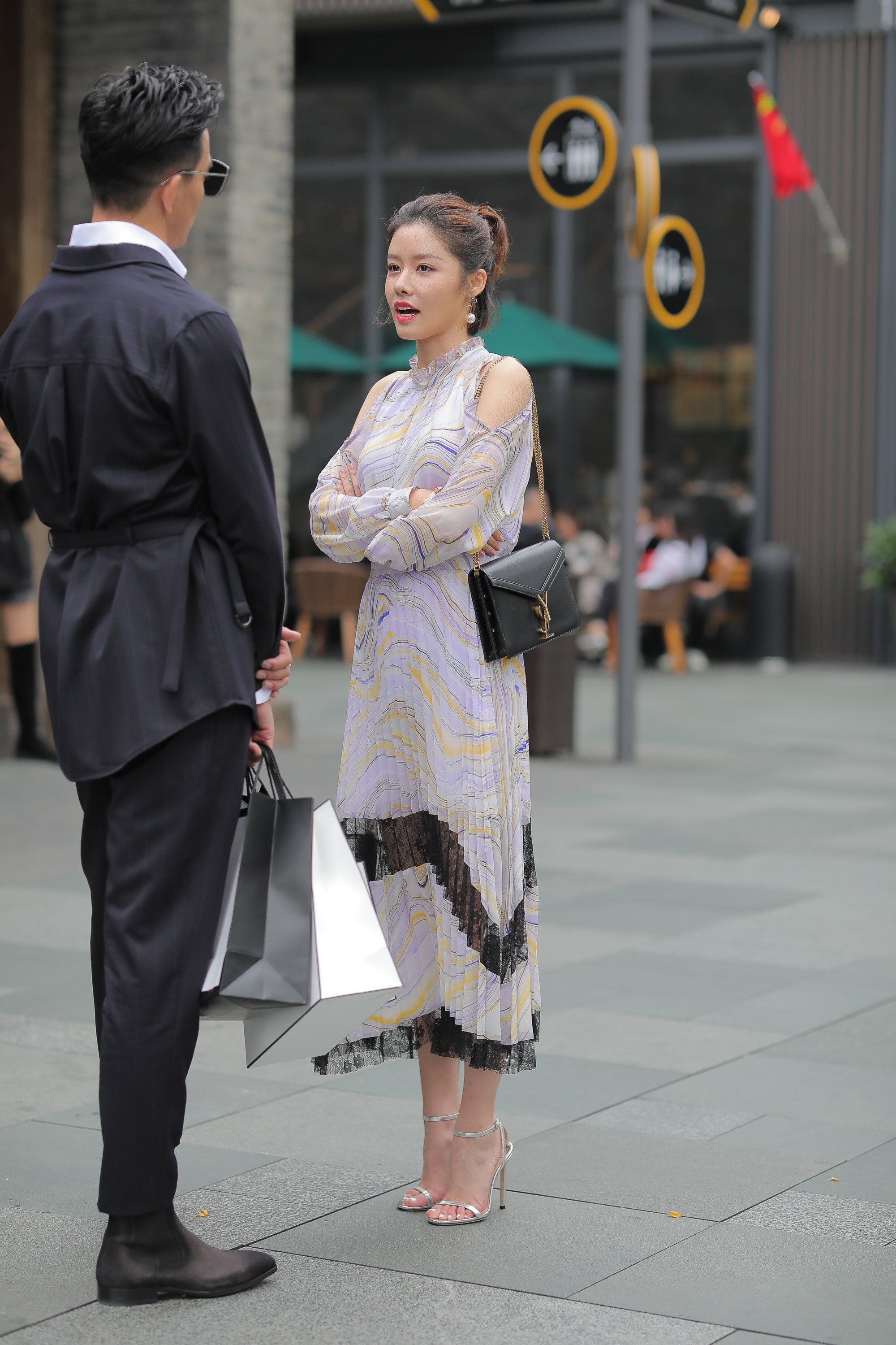 白色|雪纺连衣裙穿上很有气质, 尤其是无肩的款式, 高级十足