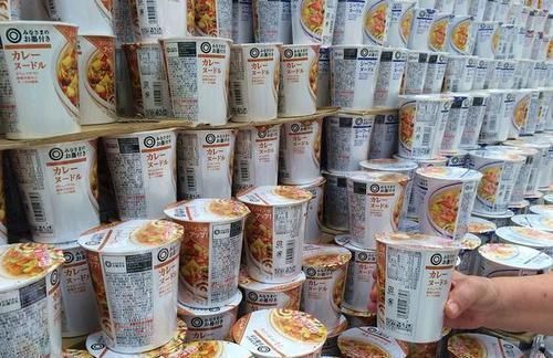 方便面|方便面桶装比袋装贵3块，获知贵到哪里后，我宁可买桶装的面