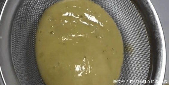 平时多给家人做它吃,不煎不炸,拌一拌上锅蒸熟即可,好吃还润肠