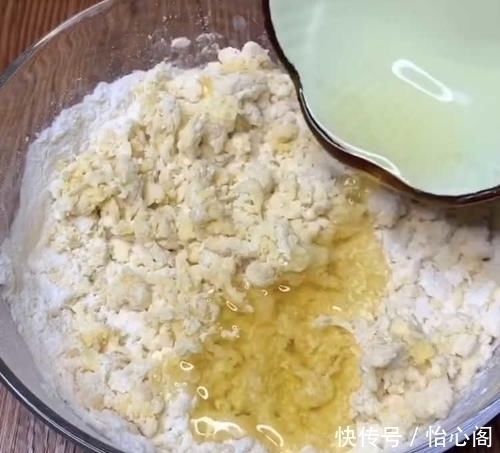 面包不用烤，上锅一蒸就好了，教你在家这样做，比蛋糕店还好吃