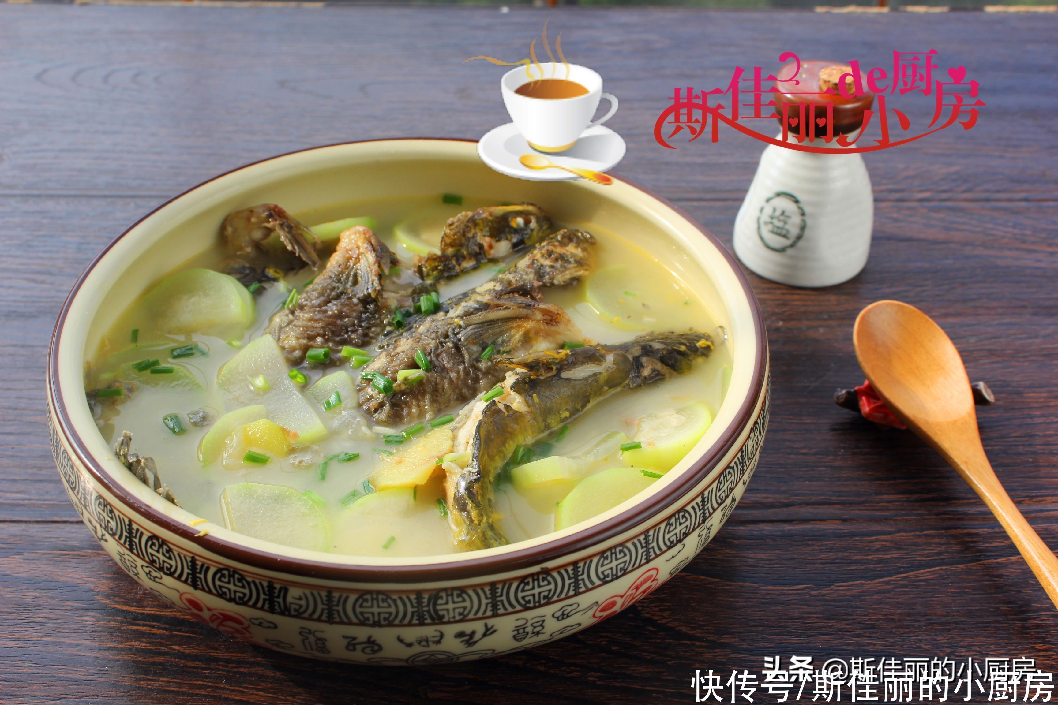 儿子|孩子暑假在家，娘俩人午餐，简单营养又美味，花钱不多儿子吃得香
